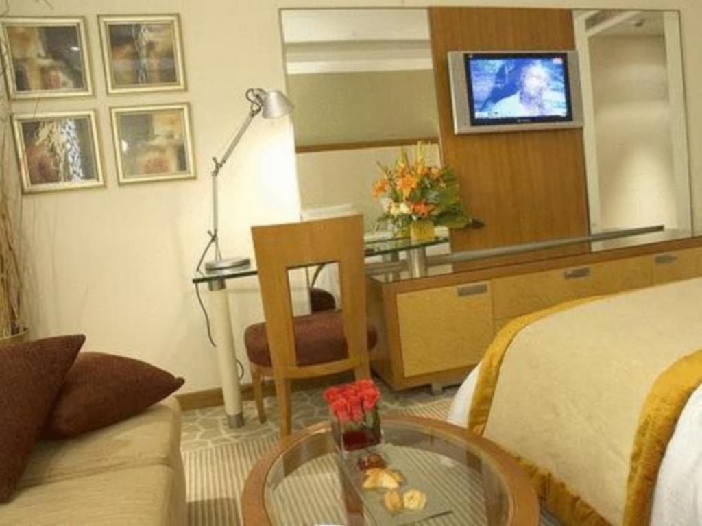 Hotel Farah Casablanca Eksteriør billede A room at the hotel