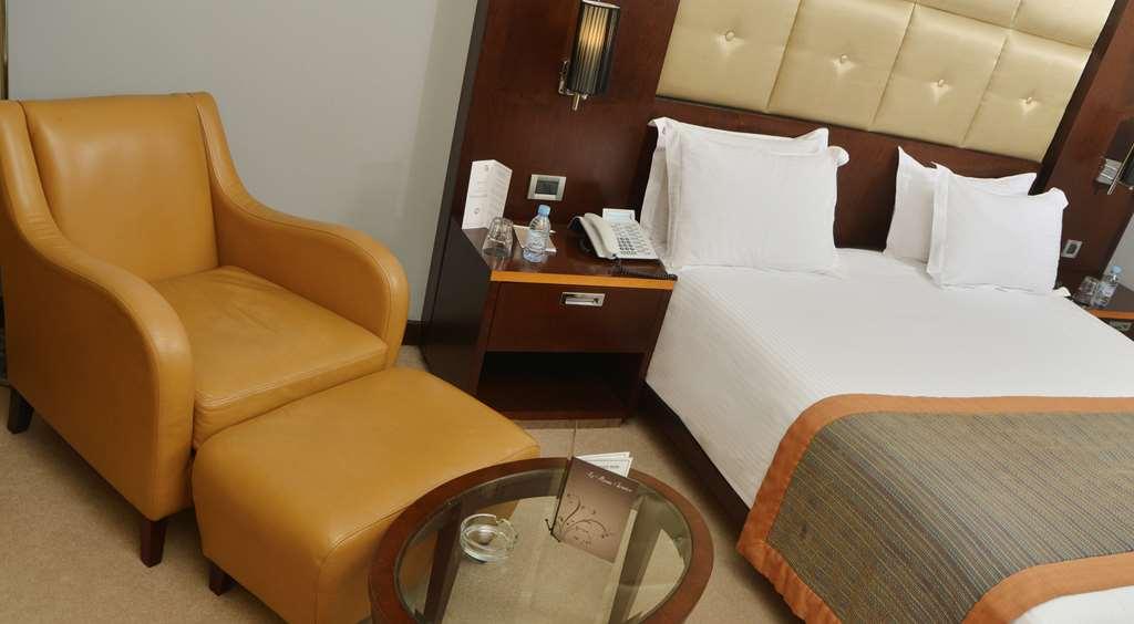 Hotel Farah Casablanca Værelse billede A room at the hotel