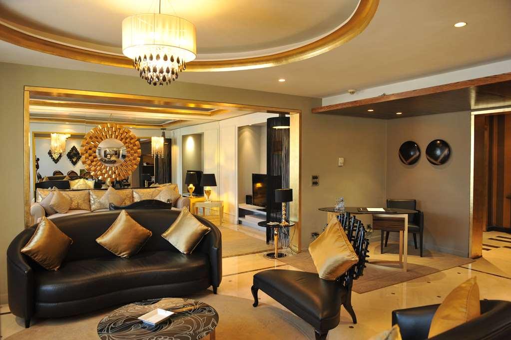 Hotel Farah Casablanca Værelse billede A suite at the hotel