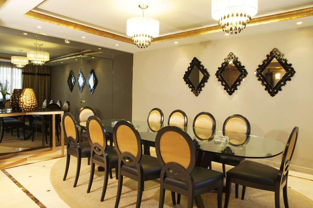 Hotel Farah Casablanca Værelse billede A dining room