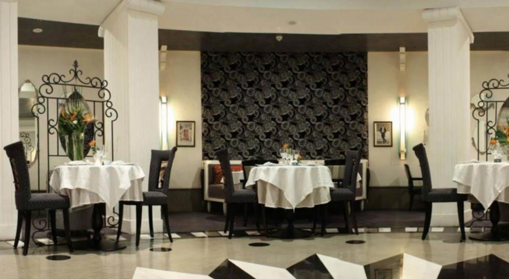 Hotel Farah Casablanca Eksteriør billede Restaurant