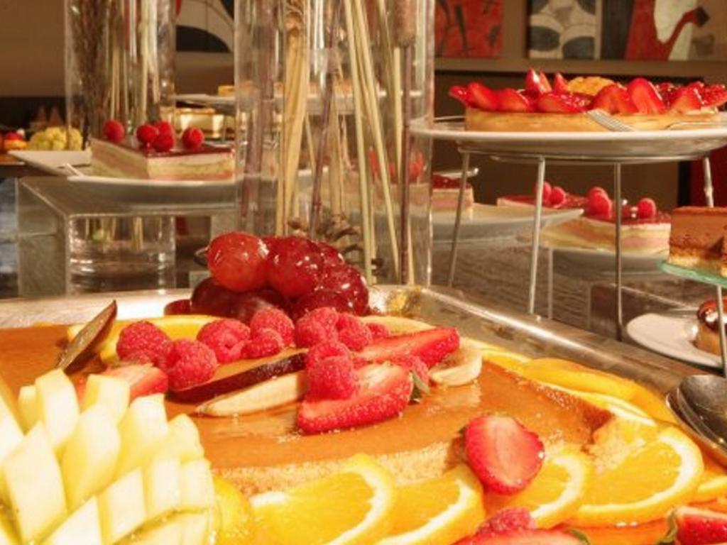 Hotel Farah Casablanca Eksteriør billede A fruit tart