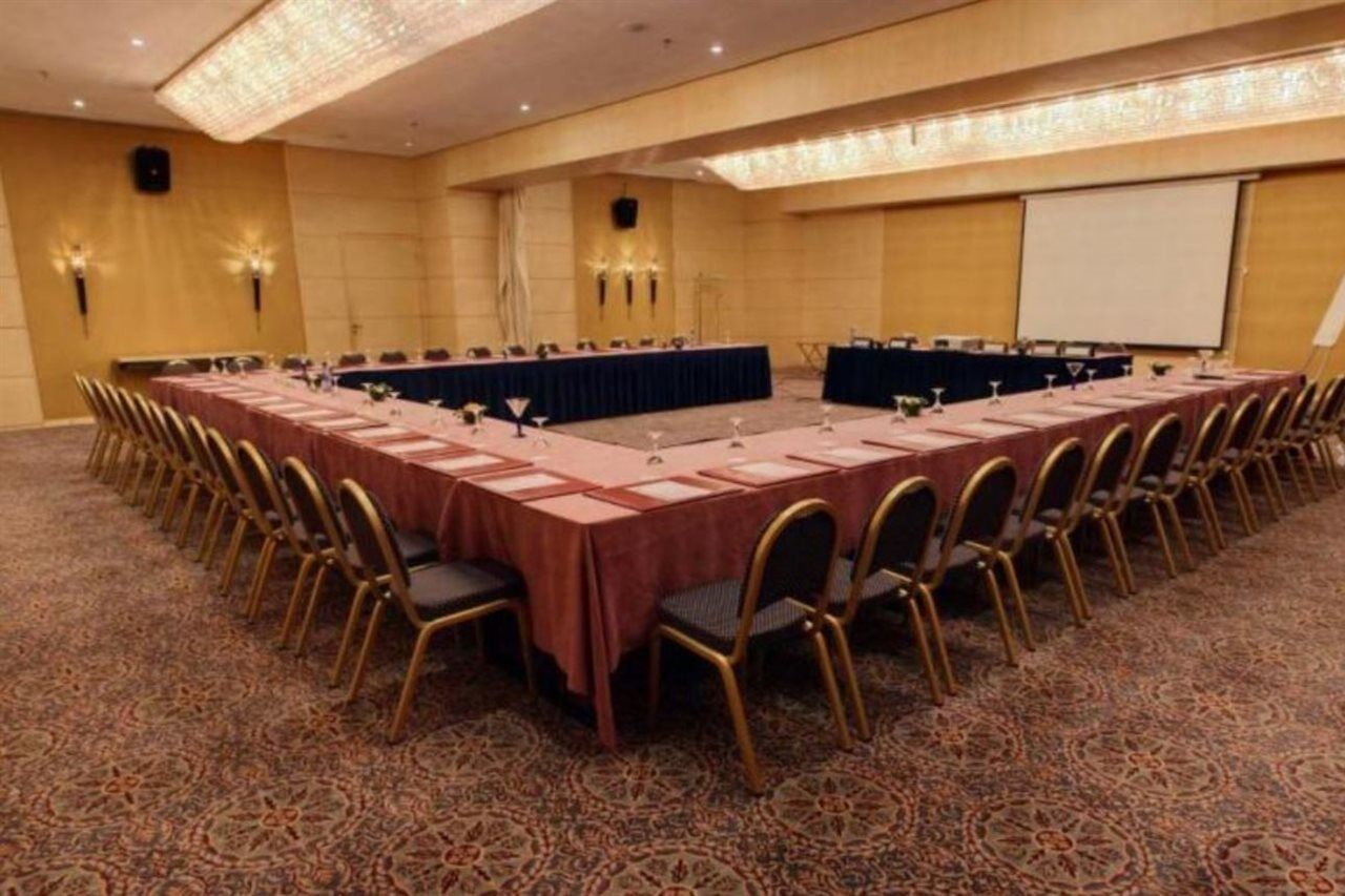 Hotel Farah Casablanca Eksteriør billede A meeting room at the hotel